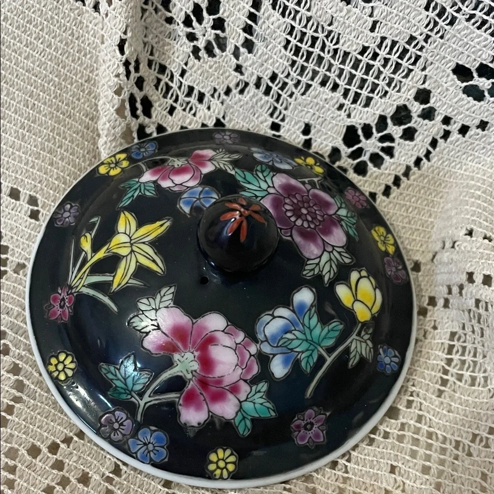 Floral Black Porcelain Lidded tea Mug with Pink Peony Motif